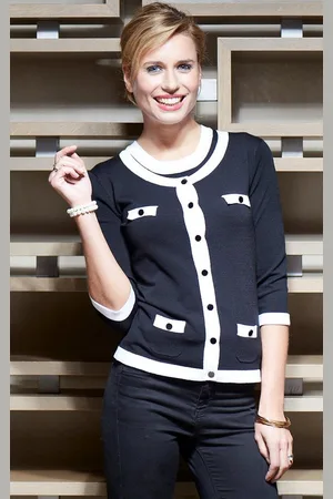 Passioni Cardigan Twinset in mit weißen Kontrastdetails - Verkäufer: Passion Mode
