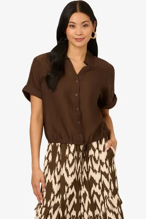 Adrianna Papell Yoga & Relax Shirt Button Front V-Placket Front Tie Woven Camp Shirt Casual, Basic, Abendessen, Arbeit - Verkäufer: GoJungo GmbH