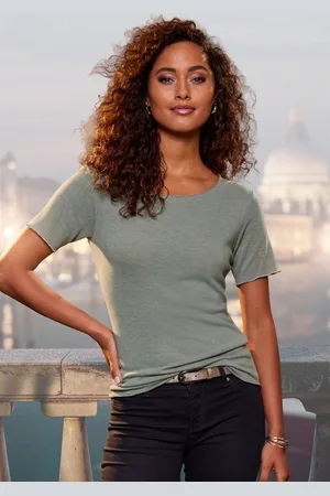 Lascana Rundhalsshirt mit feiner Glitzereinfassung aus weichem Viskose-Feinstrick