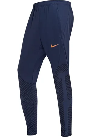 Nike Strike Herren Trainings-Hose mit DRI-FIT-Technologie leichte Sport-Hose mit geometrischem Muster atmungsaktive Fußball-Hose Slim-Fit DH8838-410 Blau/Schwarz