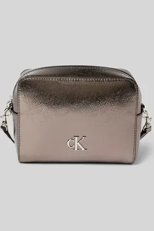 Calvin Klein Schimmernde Handtasche mit Logo-Applikation in , Größe 1