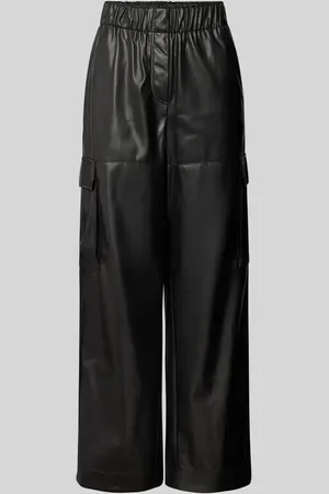 Christian Berg Hose in Leder-Optik mit Cargotaschen und elastischem Bund in , Größe 36