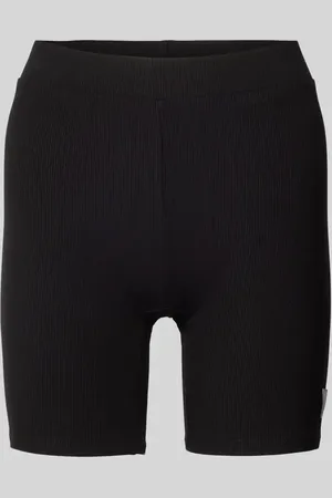 Guess Skinny Fit Shorts mit Label-Badge Modell 