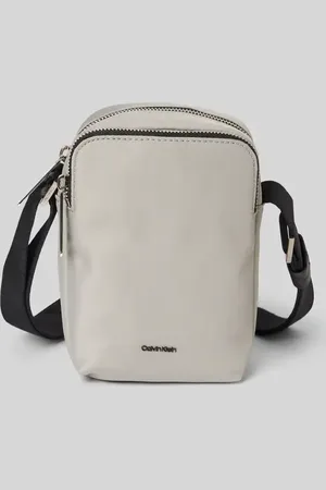 Calvin Klein Umhängetasche mit Label-Applikation in , Größe 1