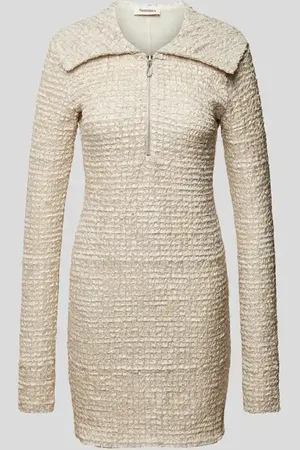 Nanushka Knielanges Kleid mit Strukturmuster in , Größe L