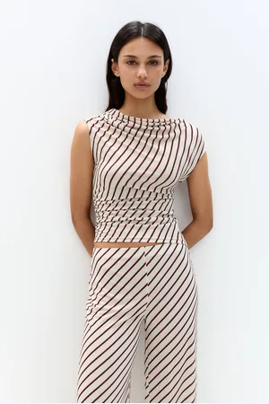 Pull&Bear Gestreiftes Top Zierfalten