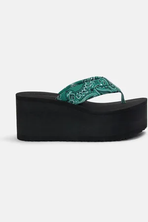 Pull&Bear Sandalen Mit Keilabsatz Und Detail