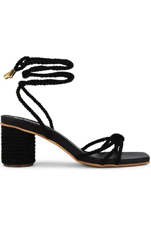 KAANAS SANDALE FRIDA in . Size 5.