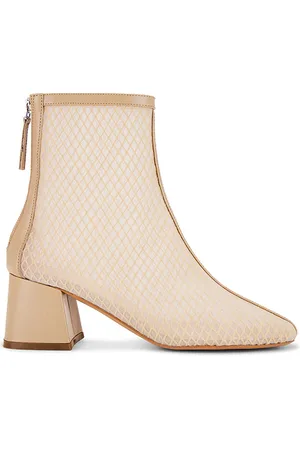 Intentionally blank BOOT in . Size 8.
