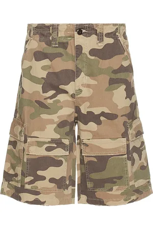 Guess SHORTS in . Size 31, 32, 33, 34, 36.
