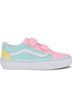Vans Kids Old Skool V in . Size 11, 11.5, 12, 12.5, 13.