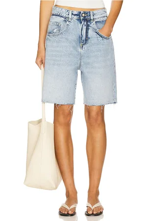 Icon Denim SHORTS LEA in . Size 24, 25, 26, 27, 28, 29, 30, 31, 32.