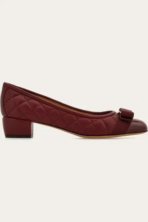 Salvatore Ferragamo Damen Vara Pump Größe 35