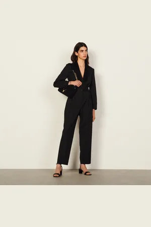 Sandro Jumpsuit mit einem Schalkragen