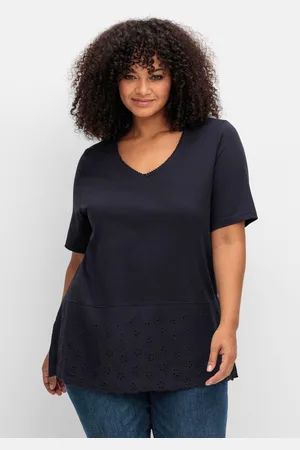 Sheego Shirt mit Lochstickerei-Passe am Saum, , Gr.40/42