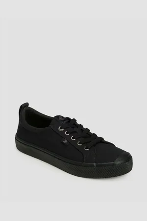 CARIUMA Oca Low All Black Canvas Herren-sneaker