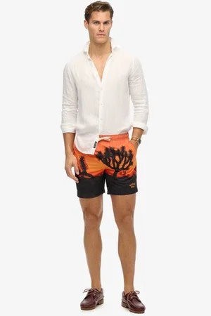 Superdry Herren Orange und Schwarz 17" Badeshorts aus Recyceltem Material mit Foto-Print, Größe: L