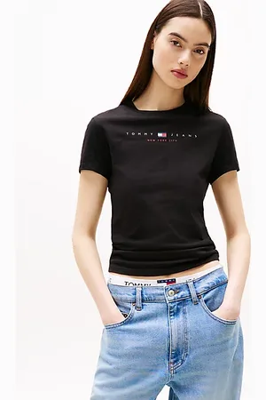 Tommy Hilfiger Slim Fit T-Shirt mit länglichem Logo
