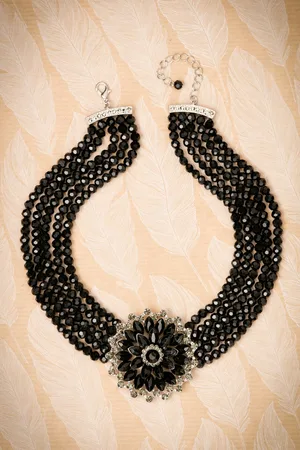 Lovely Audrey Jet Flower Halskette in Schwarz und Silber