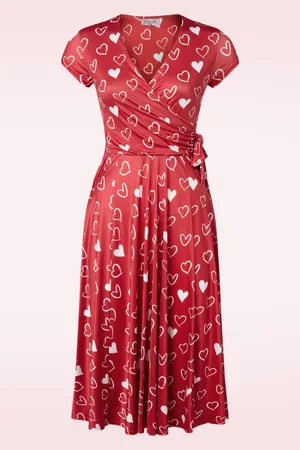 Vintage Chic Layla Hearts Cross Over Swing Dress in und Weiß.