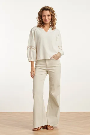 Smashed Lemon Fae Jeans mit Schlag in Sand.