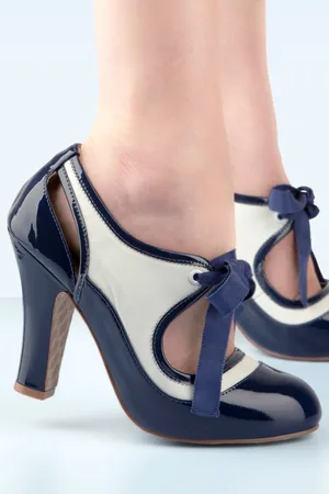 TopVintage June Seas the Day Pumps in Creme und Marineblau