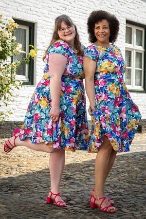 Vintage Chic Reva Floral Swing Kleid in Multi