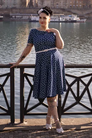 Vintage Chic Hilly Hearts Swing Kleid in Navy