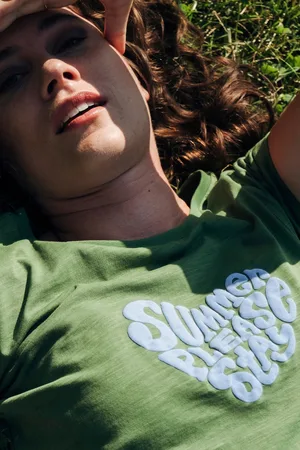 Mademoiselle YéYé Summer Please Stay T-Shirt in .