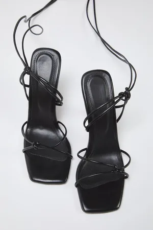 Trendyol Schwarze Sandalen Mit Dünnem Absatz Und Knöchelriemendetail für Damen - 36