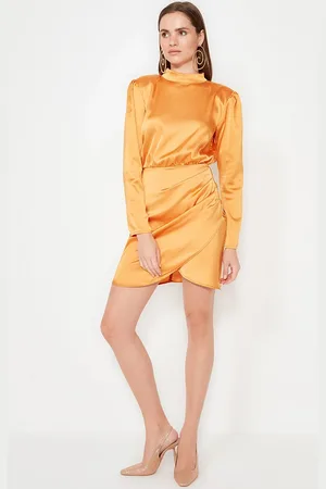 Trendyol Satin Kurzes Abendkleid Stehkragen für Damen - 38