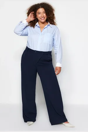 Trendyol Marineblaue Hose Aus Gewebtem Stoff Mit Asymmetrischem Schnitt – Doppelknöpfe, Weites Bein für Damen - 44
