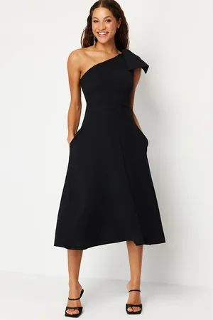Trendyol Schwarze Schleife Entwicklungs-detailliertes Enges Abendkleid Nacht-abschlusskleid für Damen - 38