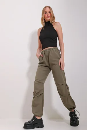 Trend Alacati stili Khakifarbene Jogginghose Mit Hohem Bund Und Elastischem Bund Und Doppelter Tasche Aus Fallschirmstoff für Damen - S