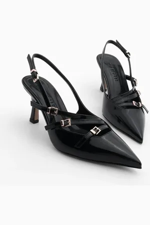 Marjin Stilettos Mit Spitzer Spitze, Dreireihigem Gürteldetail, Offener Rückseite Und Absatz, Bevil, Schwarzes Lackleder - 39