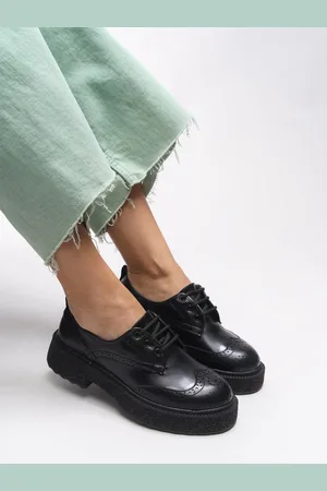 Riccon Loafer Aus Schwarzem Lackleder – Matte Schnürung für Damen - 39