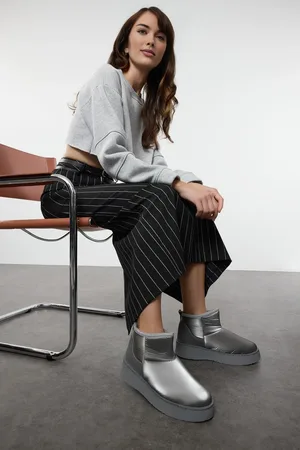 Trendyol Wasserabweisende, Pelzgefütterte, Flache Stiefel In Metallic-silber für Damen - 39