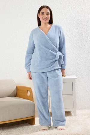 Trendyol Hellblaues Zweireihiges Strick-pyjama-set – Wellsoft/plüsch für Damen - 2XL