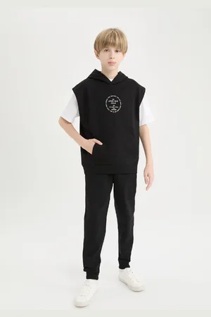 DeFacto 3-teiliges Set Für Jungen – Kapuzenpullover, Ärmelloses Und Bedrucktes Sweatshirt, Kurzärmliges T-shirt, Elastische Taille für Herren - 8–9 Jahre