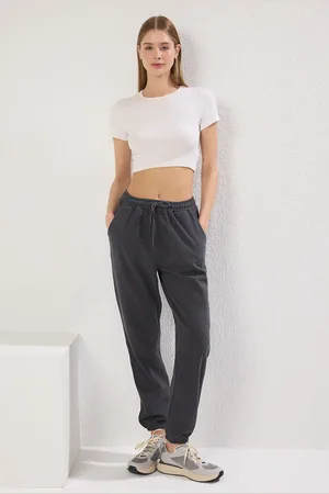 Trendyol Anthrazitfarbene Thessaloniki-sport-jogginghose Mit Bequemer Passform Und Taschenstrick für Damen - M