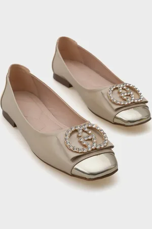 Capone Outfitters Adel Blunt Toe Stone Schnalle Babet für Damen - 40