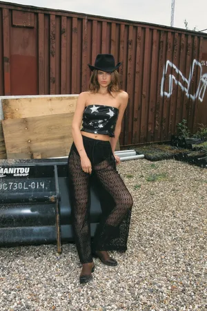 Noisy May Schwarze Hose Und Mädchen - L