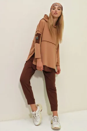 Trend Alacati stili Doppelset Aus Mehrlagigem Kapuzenpullover Und Jogginghose In Camel für Damen - L