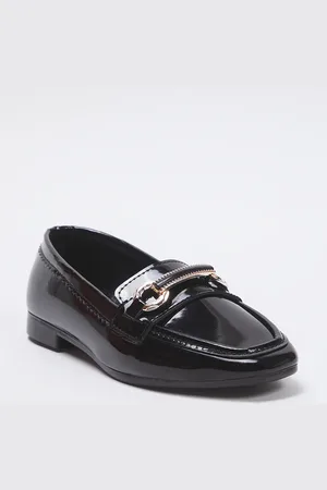 Trendyol Schwarzes Metall-accessoire, Detailliertes Lackleder, Besonders Bequeme Loafer-schuhe für Damen - 40