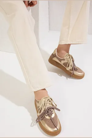 Trendyol Goldfarbene Retro-sneaker Mit Zwei Schnürsenkeln Und Doppeltem Verwendungszweck Aus Kontrastierendem Wildleder In Metallic-optik für Damen - 39