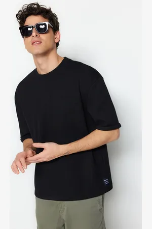 Trendyol Übergroßes Schwarzes T-shirt – Kurze Ärmel, Tasche, Etikettdetail für Herren - M