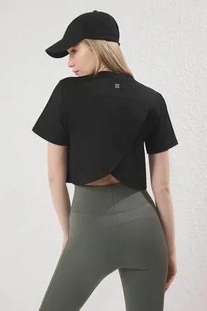 Trendyol Schwarzes Diver/scuba-stoff-t-shirt Mit Zweireihigem Rücken Und Detailliertem Crop-sport-strick-t-shirt für Damen - XS