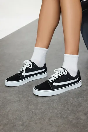Trendyol Schwarze Schnür-kontrast-sportschuhe für Damen - 36