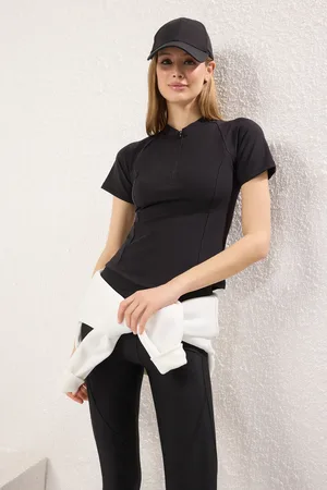Trendyol Schwarzes Gestricktes Sport-t-shirt Aus Weichem Stoff Mit Reißverschluss für Damen - M