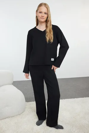 Trendyol Schwarzes Pyjama-set Mit Waffelstrick – Mit Slogan-etikett Thmaw25pt00081 für Damen - L